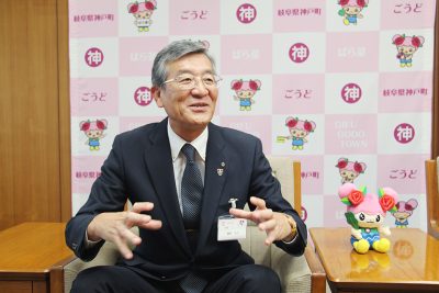 神戸町藤井弘之町長