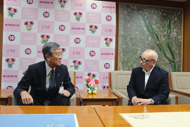 神戸町藤井弘之町長との対談風景