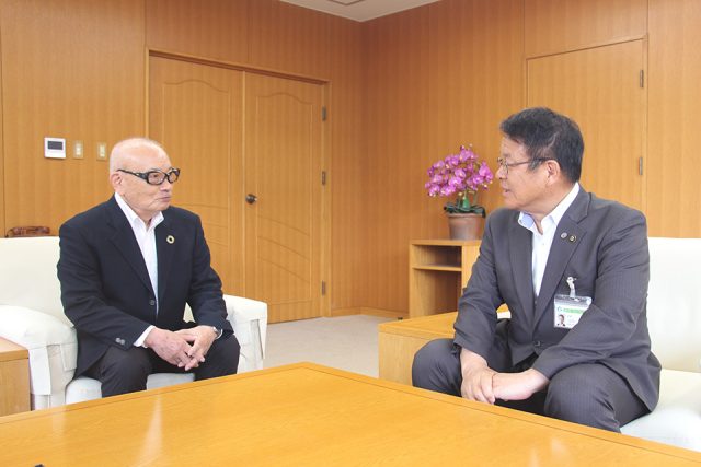 郡上市の山川弘保市長との対談風景