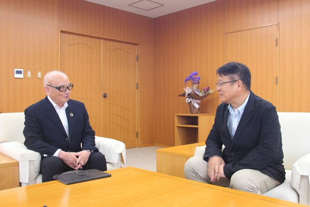 郡上市の山川弘保市長との対談風景