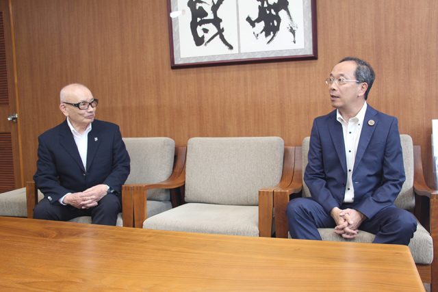 飛騨市都竹淳也市長との対談風景