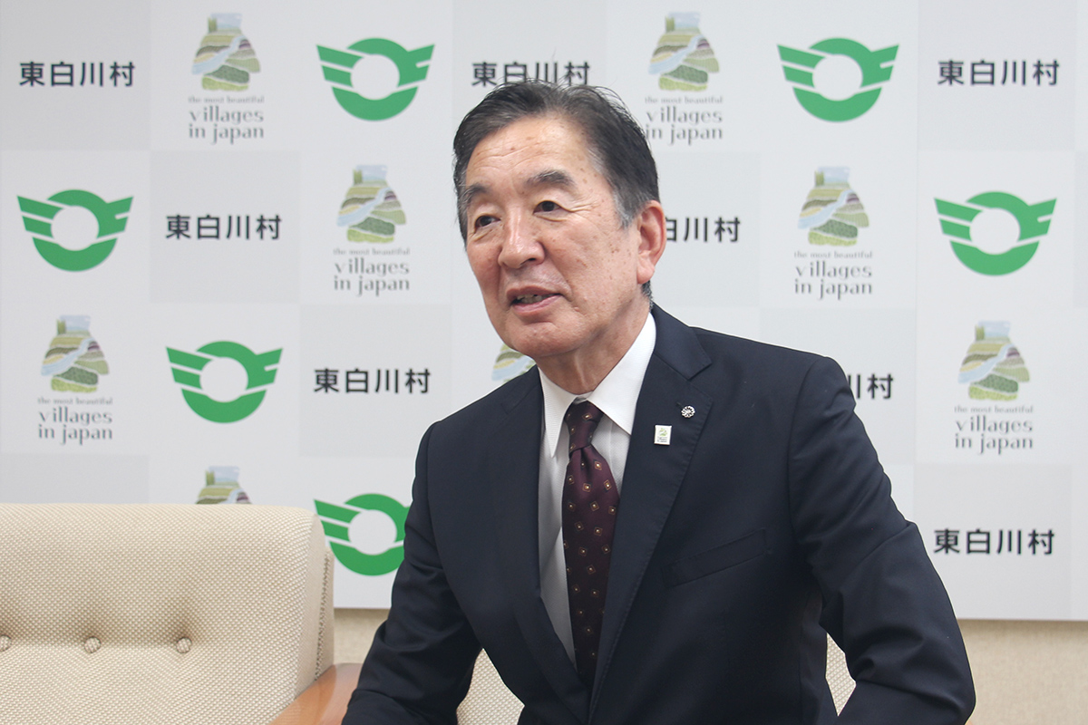 東白川村の桂川憲生村長