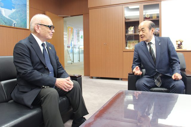 揖斐川町岡部栄一町長との対談風景