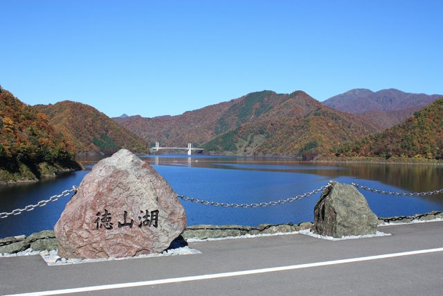 徳山ダムのダム湖