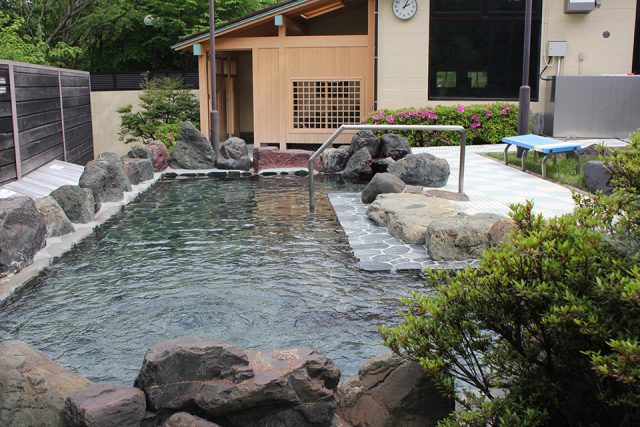 「池田温泉」本館北の露天風呂