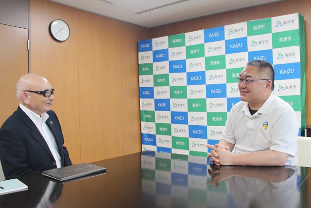 海津市の横川真澄市長との対談風景