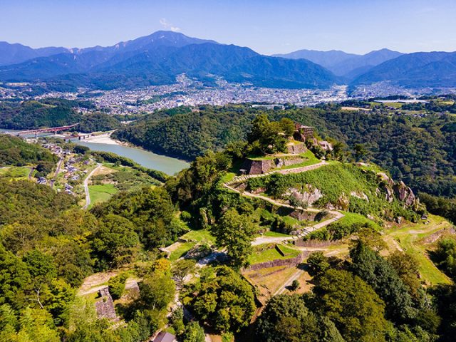 上空から見た苗木城跡