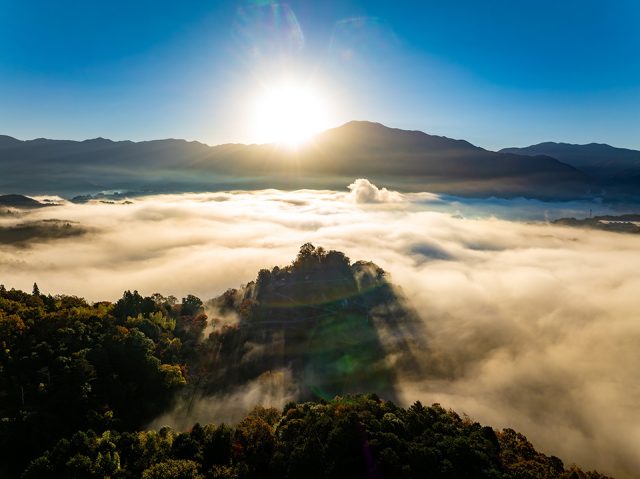 雲海の中の苗木城
