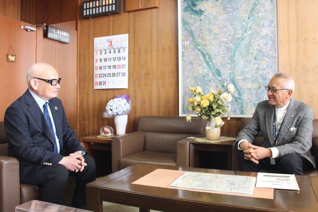 大野町の宇佐美晃三町長との対談風景