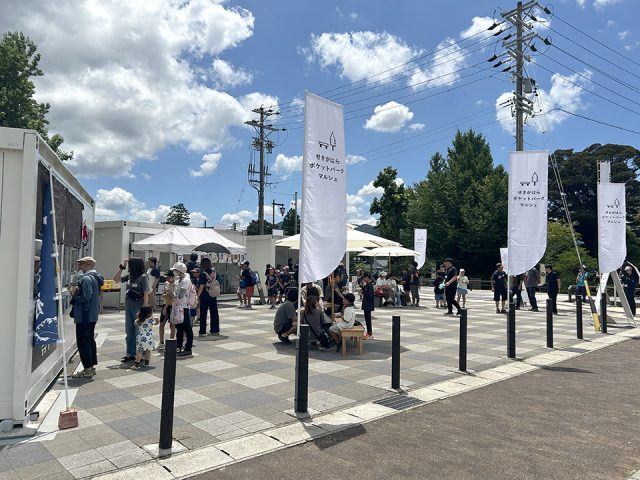 せきがはらポケットパークマルシェの様子