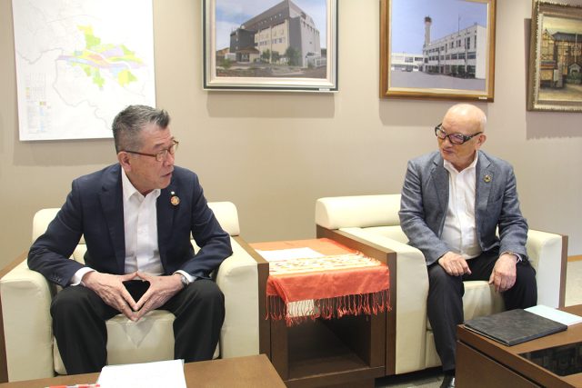 垂井町の早野博文町長との対談風景