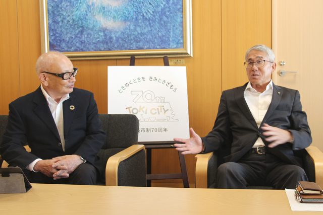 土岐市の加藤淳司市長との対談風景