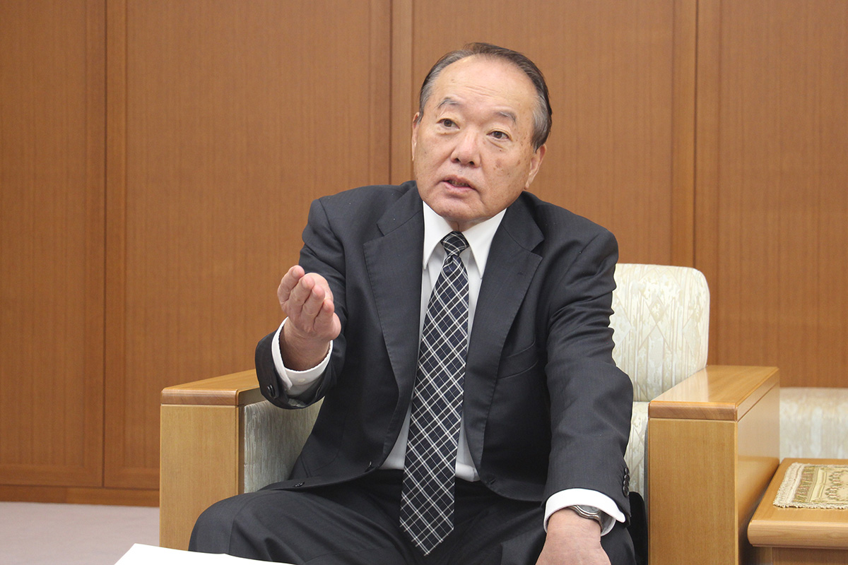 山県市の林宏優市長