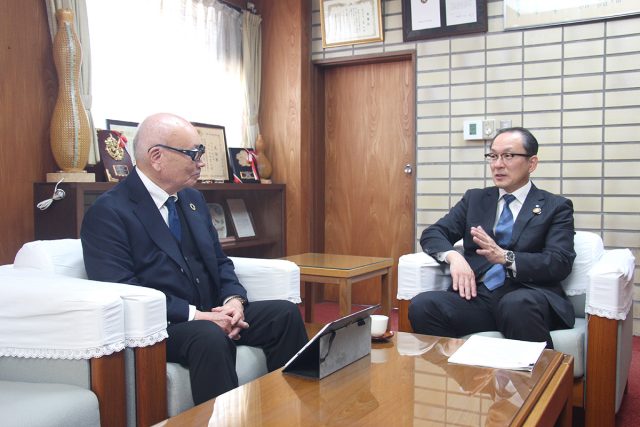 養老町の川地憲元町長との対談風景