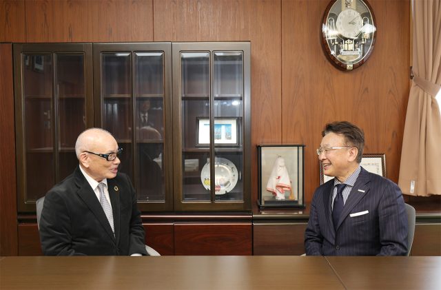 恵那商工会議所の阿部伸一郎会頭との対談風景