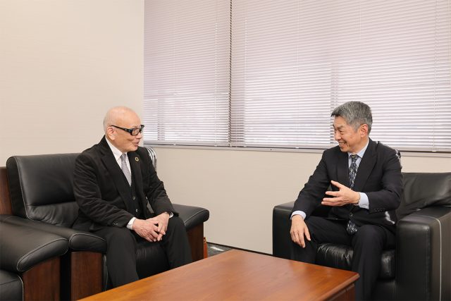 美濃加茂商工会議所の則竹晃司会頭との対談風景