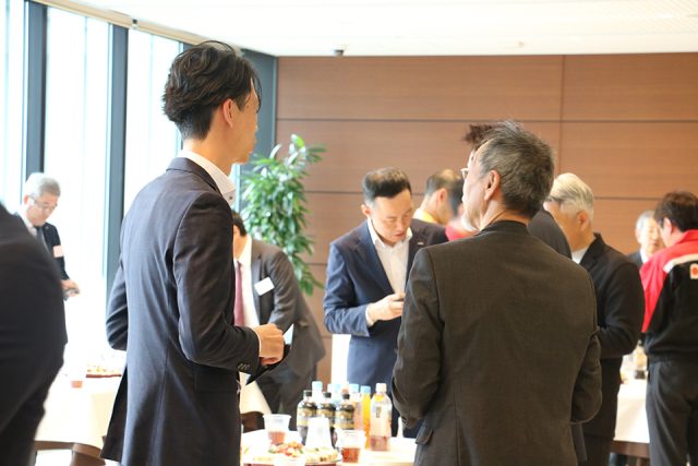 土岐市内進出企業交流会の懇親会の様子