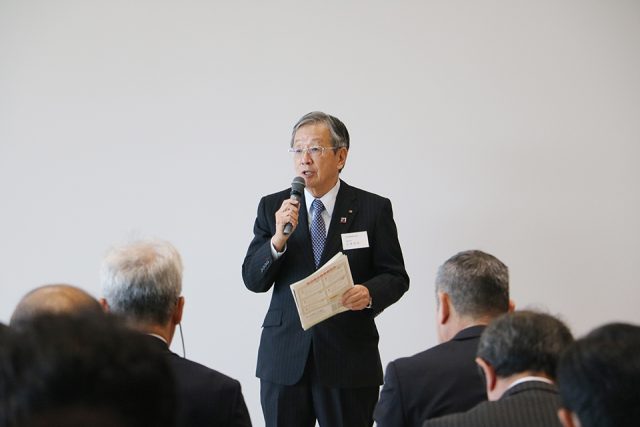 土岐市内進出企業交流会でお話しする石黒会頭