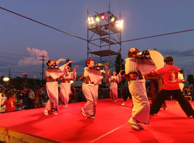 可児夏まつりでの女性会の踊り披露