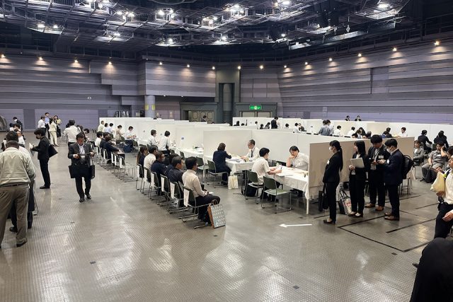 高校求人懇談会の様子