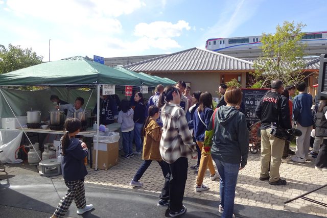 岐阜ふるさと祭りにて大盛況のラーメン屋前