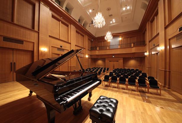 クララザールじゅうろく音楽堂の館内