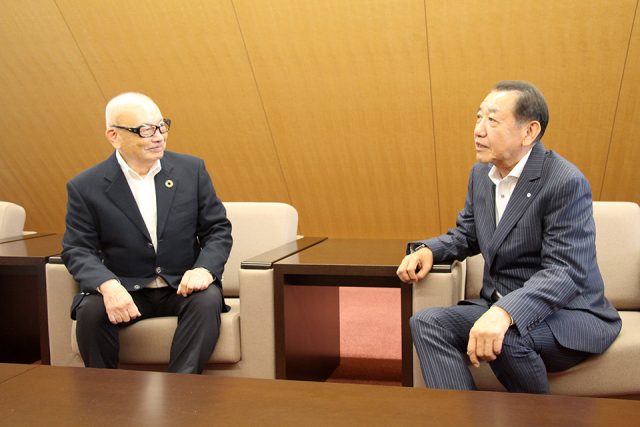 北方町の戸部 哲哉町長との対談風景