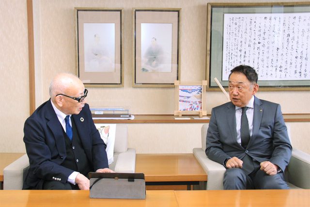 中津川商工会議所の齊藤 隆会頭との対談風景