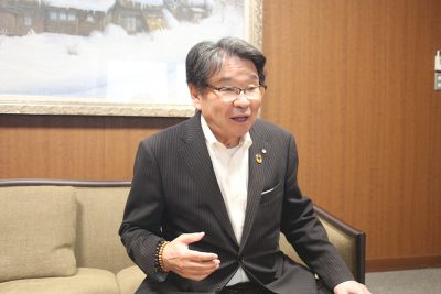 白川村の成原茂村長