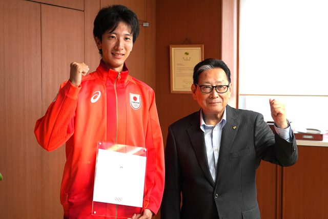 赤松諒一さんと吉田学長