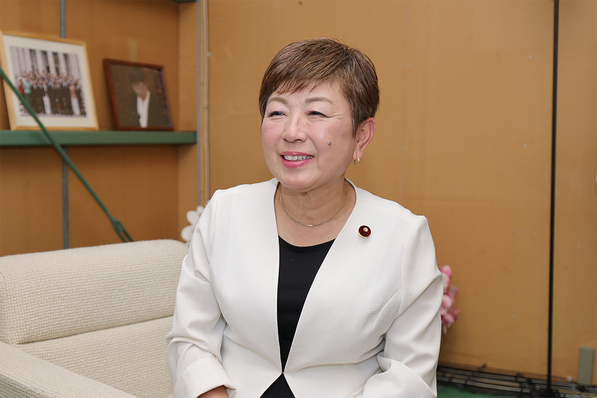 野村美穂衆議院議員