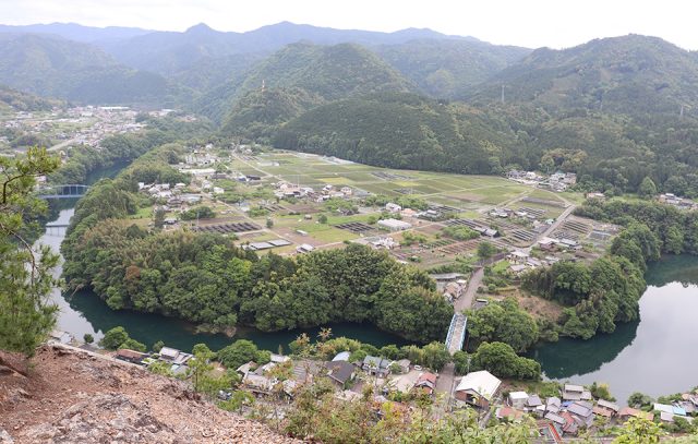 遠見山山頂から見下ろす岐阜のグランドキャニオン