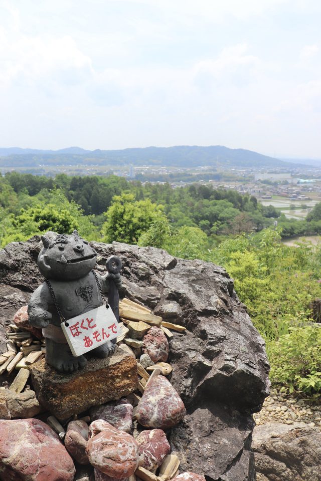 川辺町にある鬼飛山
