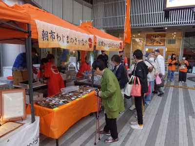 柳ケ瀬で行われた岐阜軽トラ市・出張輪島朝市