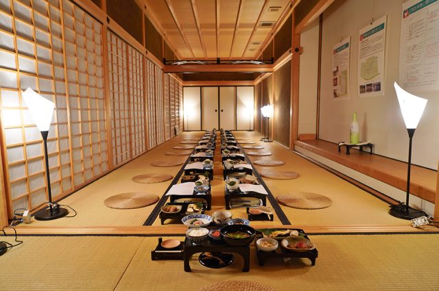 江馬・室町饗応膳の会場