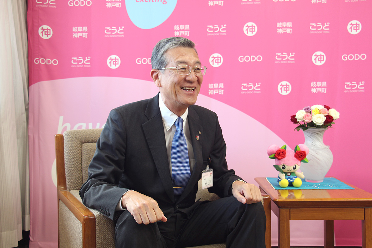 神戸町藤井弘之町長