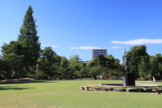 大垣公園の芝生広場