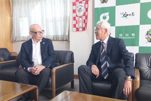 白川町の佐伯正貴町長との対談風景