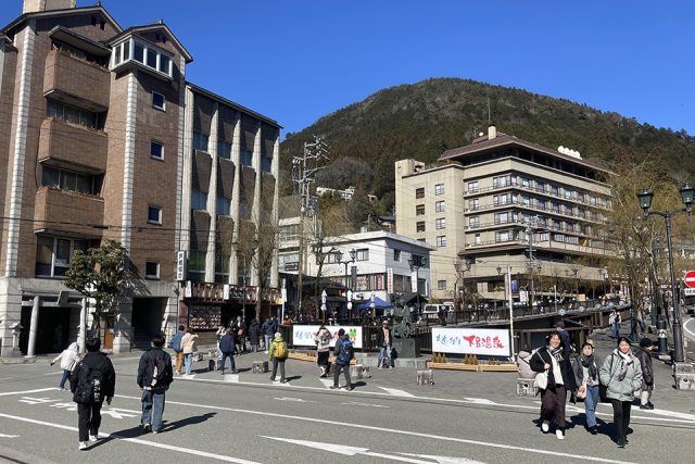 賑やかな下呂温泉街