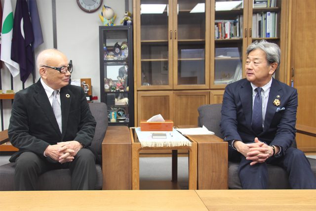 高山市の田中明市長との対談風景
