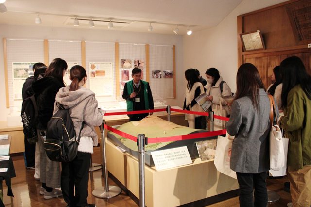 金城学院大学の学生の演習風景