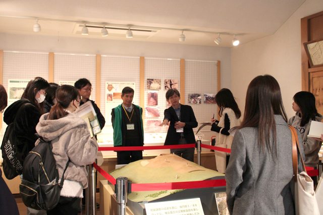 金城学院大学の学生の演習風景