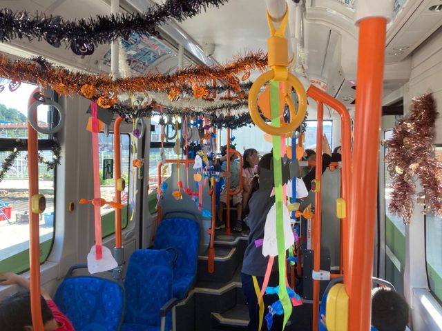 バスの中のハロディン飾り付け