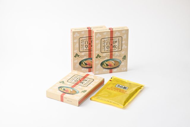 伊吹百草カレーのパッケージ