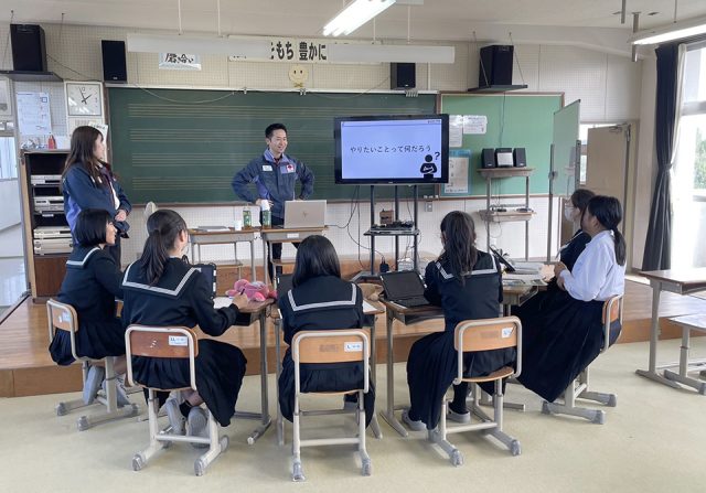 昭和中学校で「美濃市に学ぶ　〜地域の企業やそこで働く方の生き方から〜」（アサヒフォージ株式会社）