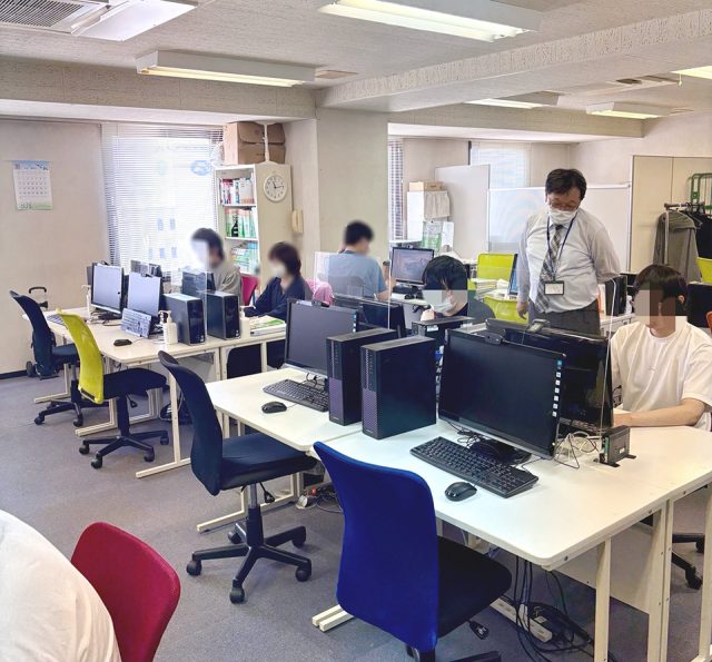 ダイバーシティ就労支援拠点での訓練の様子