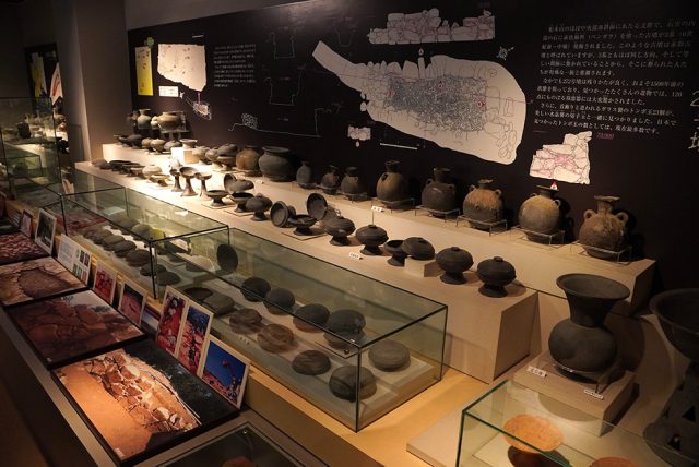 古墳と柿の館にある副葬品の展示