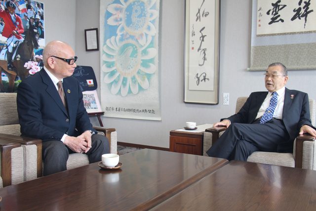 本巣市の藤原勉市長との対談風景
