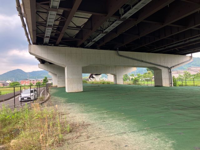 高架下の風景
