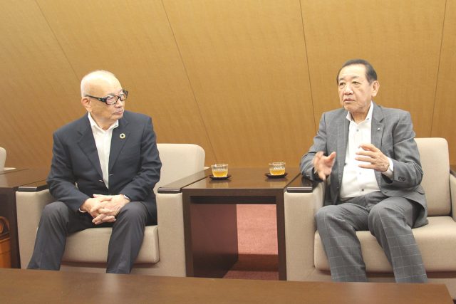 北方町の戸部哲哉町長との対談風景